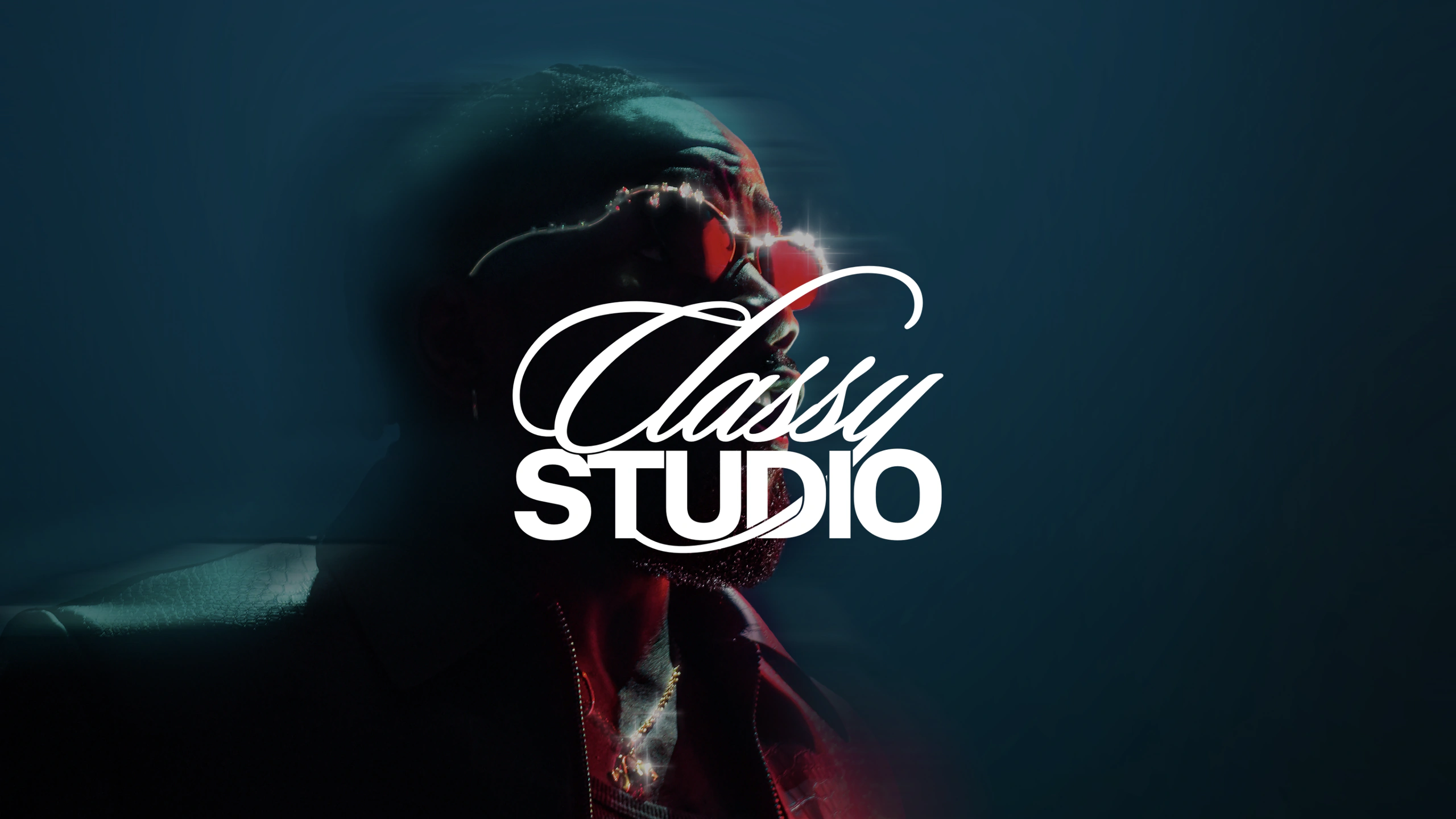 Classy Studio Logo als dunkler Header mit Portrait, Beispiel fuer Markendesign und Brand Identity