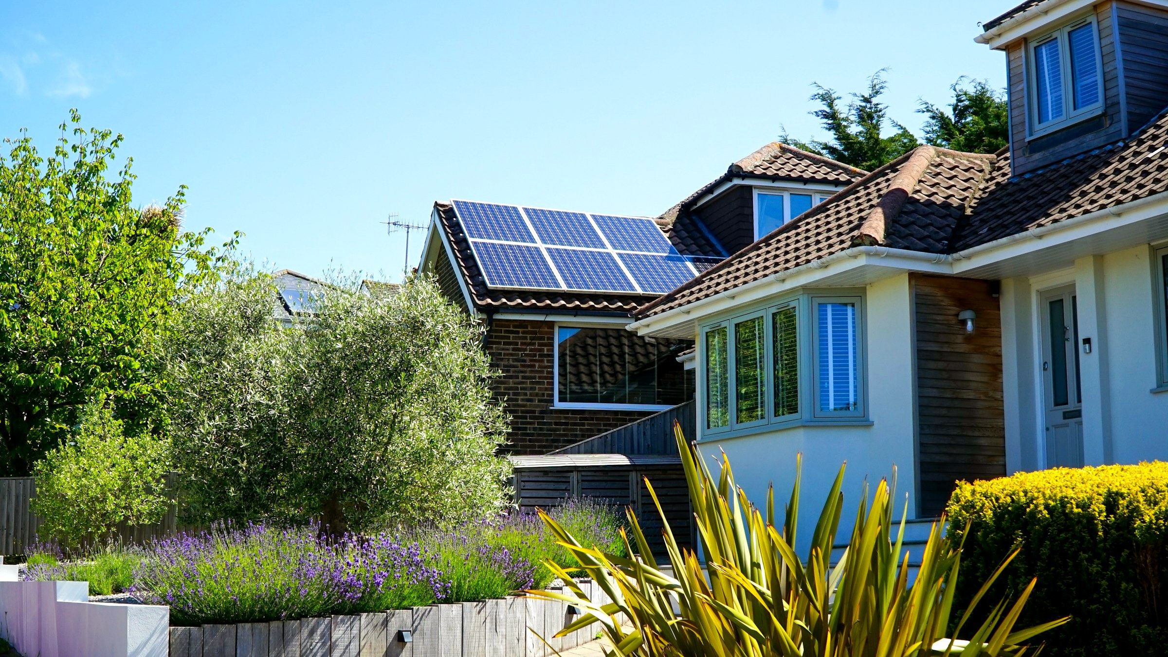 Eigenheim mit Solaranlage auf dem Dach